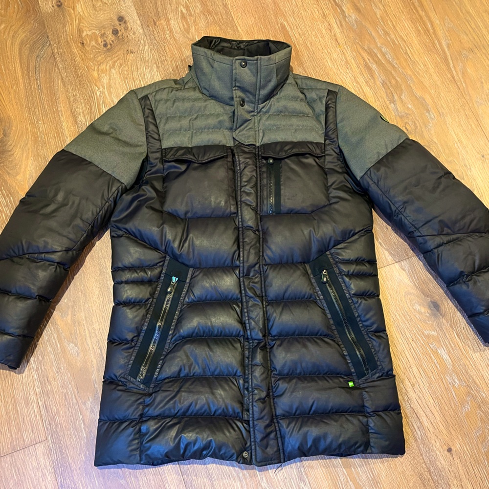 Hugo Boss - duck down- insulated mens jacket. Size 80/20 L/XL light grey/black